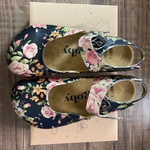 Unique Sandals/slip ons